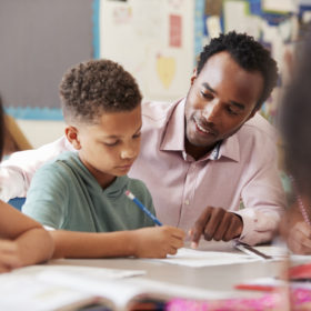 辅导可以帮助你的孩子在学校取得成功的9种方法